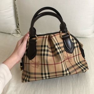 Authentic Burberry purse in great condition